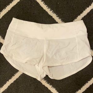Size 2 White Lululemon sped up low-rise short 2.5”